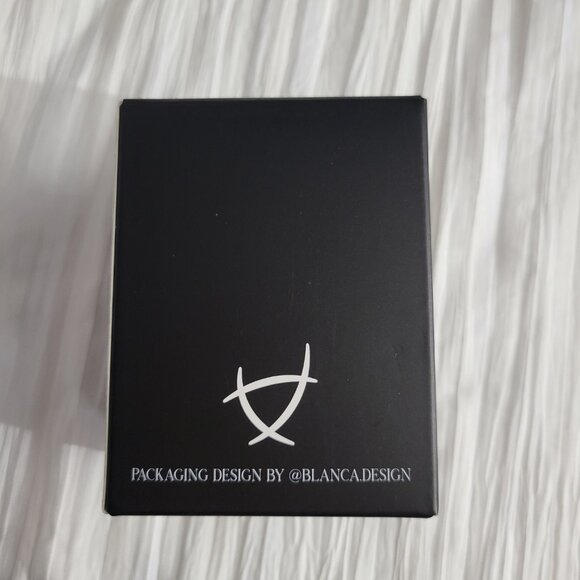 Fairyloot 300 Fox Way Orange Blossom Soy Candle Hexed Hearts April 2025 - Picture 3 of 8